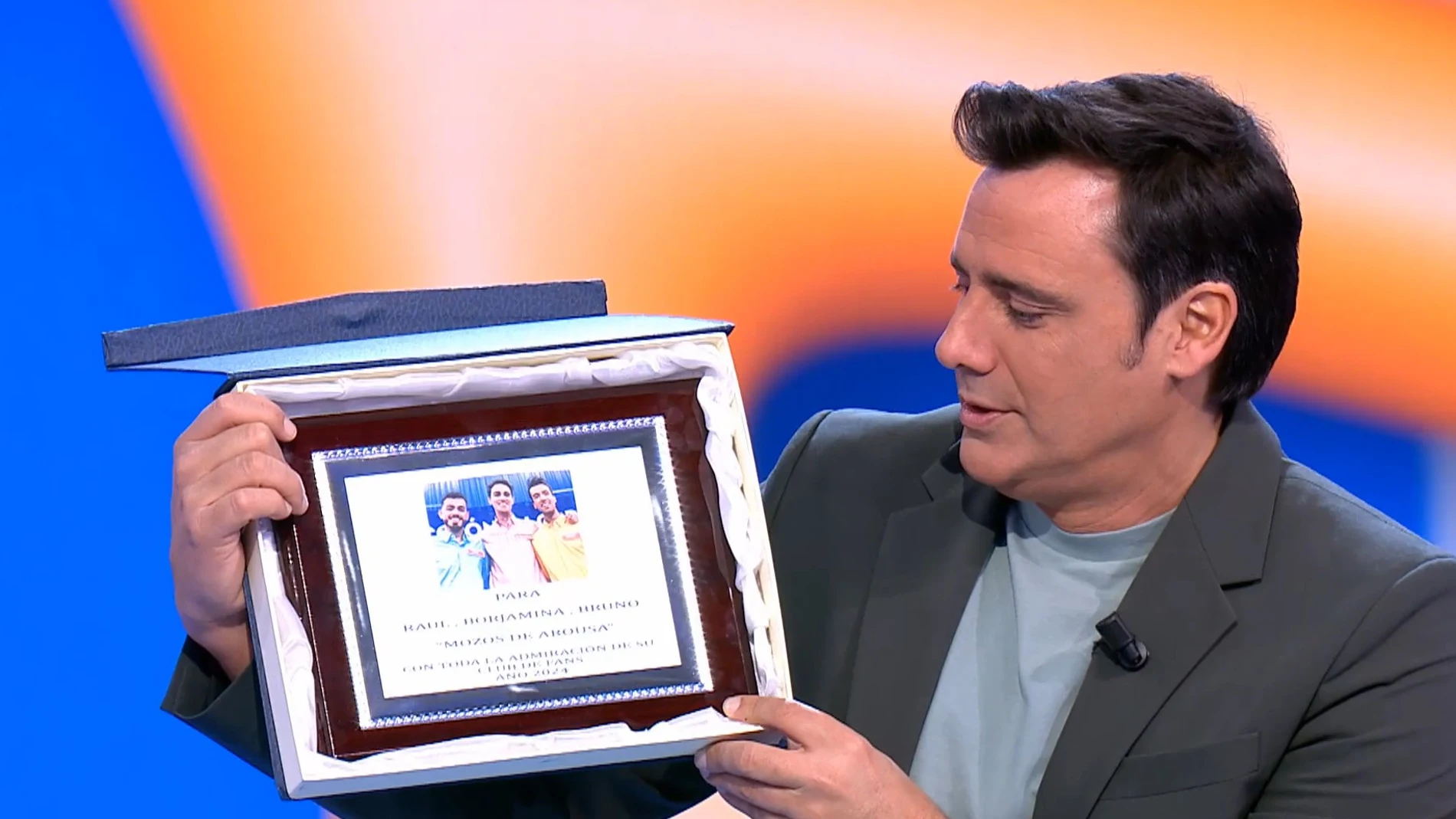 El curioso regalo a los Mozos de Arousa en mitad del concurso “Reacción en cadena”