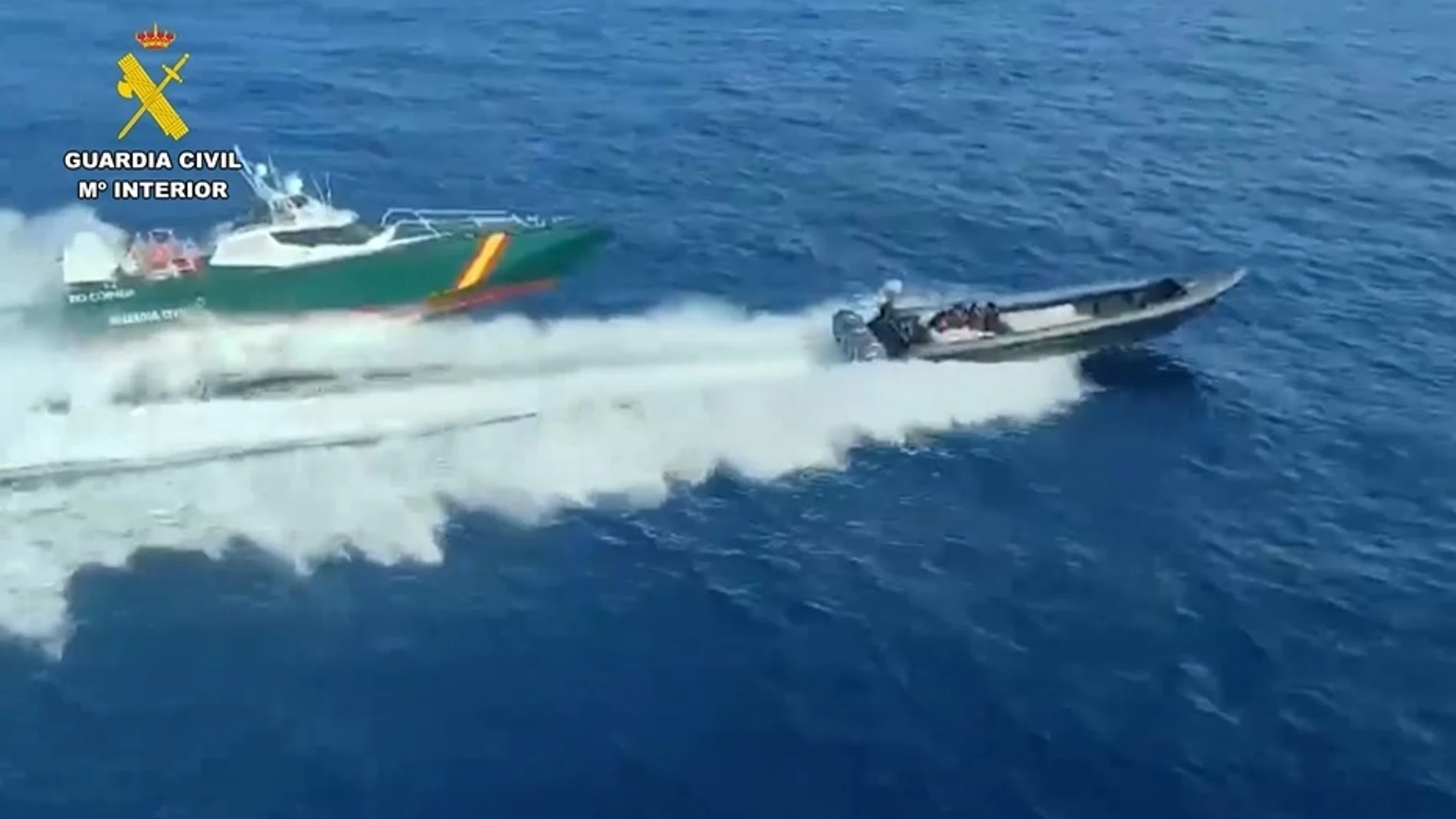 La Guardia Civil persigue a una narcolancha, en imagen de archivo