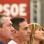 Espadas junto a Pedro Sánchez y su esposa Begoña Gómez
