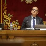Según el informe definitivo de la Guardia Civil de Tráfico el senador fue interceptado a 215 kilómetros por hora en la A-52.