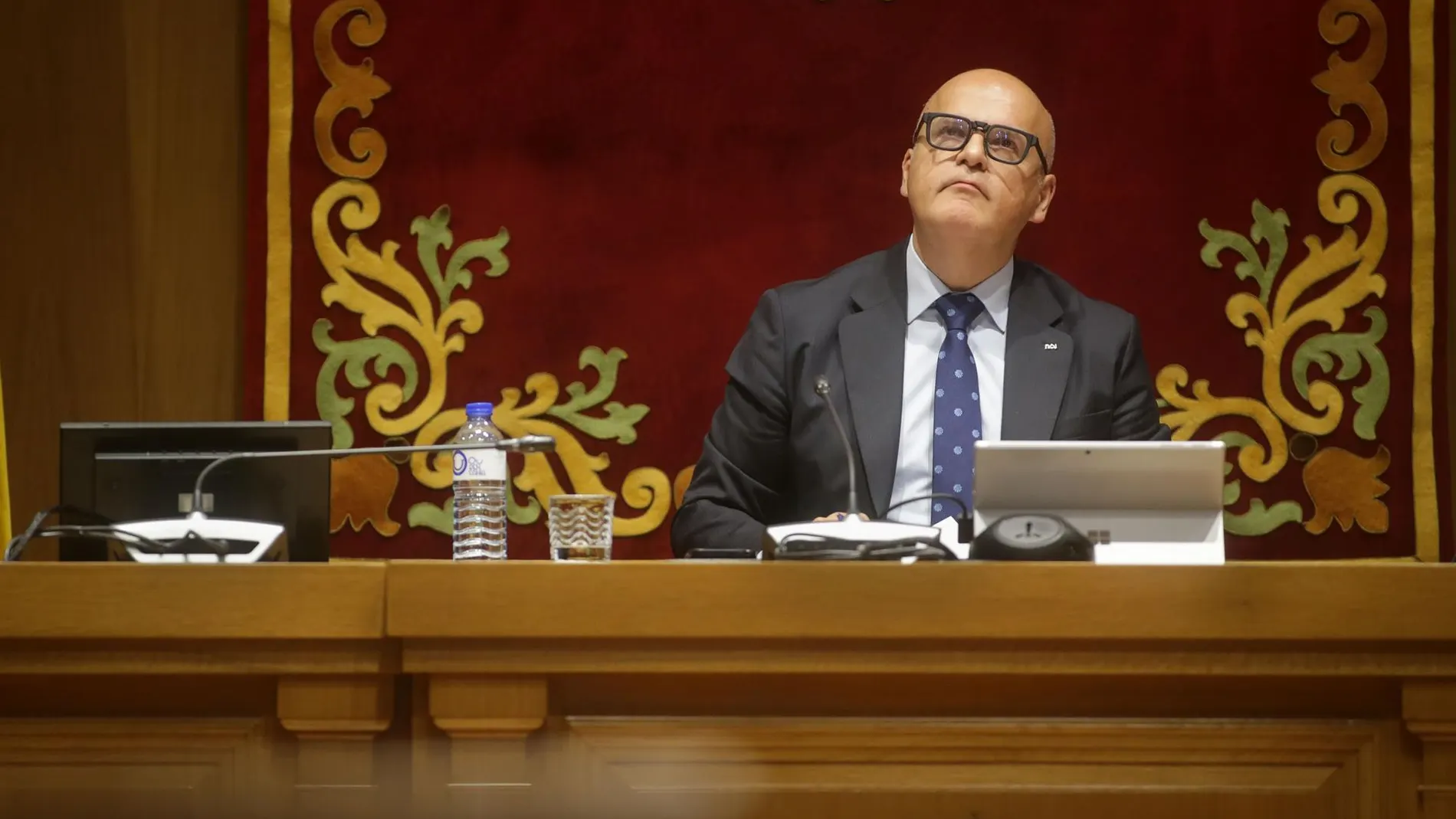 Según el informe definitivo de la Guardia Civil de Tráfico el senador fue interceptado a 215 kilómetros por hora en la A-52.