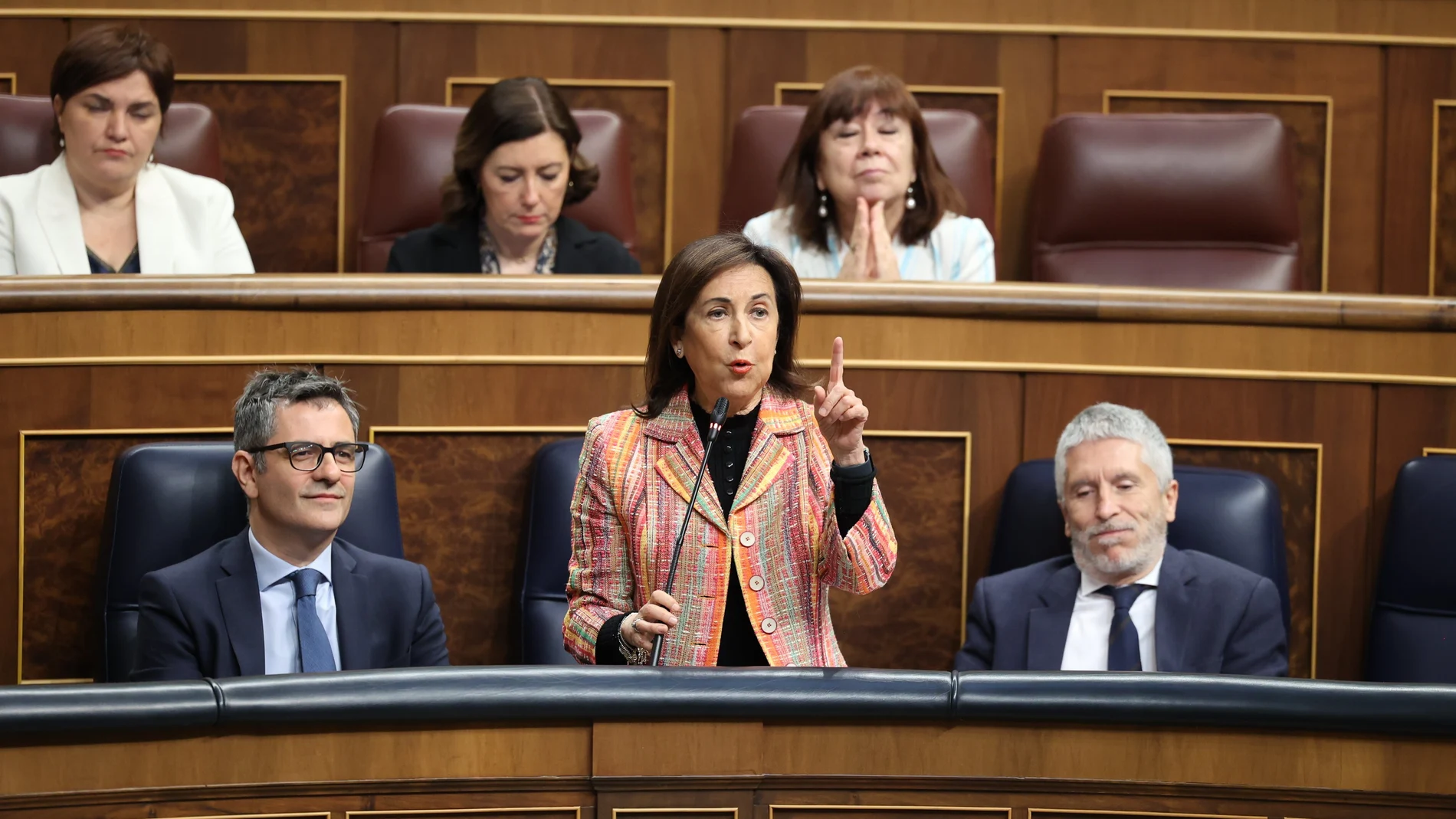 La ministra de Defensa, Margarita Robles, interviene durante una sesión de control al Gobierno, en el Congreso de los Diputados, a 24 de abril de 2024.