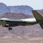 El dron de combate Mojave se actualiza con ametralladoras DAP-6 que disparan 6.000 balas por minuto.