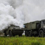 Esta es la antigua táctica de guerra que Rusia está usando para ocultar sus tropas a los drones de Ucrania.