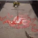 MADRID.-El artista que pintó la tumba de Franco se encierra en un escaparate por la "demora" en el fallo del Supremo