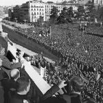 Francisco Franco durante uno de sus discursos en la Plaza de Oriente
