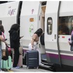 Economía.- Renfe vende 45.000 billetes para viajar a Galicia y Asturias en los AVE que operarán a partir del 21 de mayo