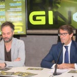 El director del ADDA Simfònica, Josep Vicent, y el diputado de Cultura, Juan de Dios Navarro, en la presentación hoy del Fijazz de Alicante.