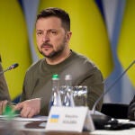 Zelenski alerta de un posible desastre como el de Chernóbil si Rusia sigue al mando de la central de Zaporiyia
