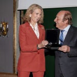 El look elegante de la Infanta Elena. 