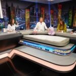 Cristina Pardo, Tamara Falcó, Pablo Motos, Nuria Roca y Juan del Val en 'El Hormiguero'