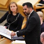 R.Unido.- El ministro principal de Escocia descarta dimitir y se enfrentará a una moción de censura