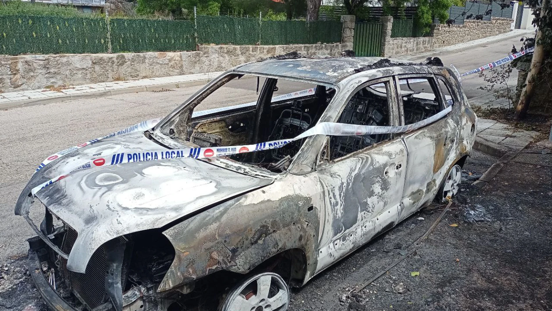 Vehículo calcinado del concejal de Podemos-IU-AV. PODEMOS LOS MOLINOS 27/04/2024
