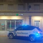Coche patrulla de la Policía Local de Ponferrada de vigilancia