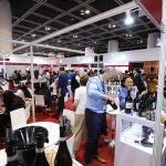 Una quincena de empresas vin&iacute;colas de la Regi&oacute;n han participado estos d&iacute;as en Prowine Singapur, la mejor del sector de las bebidas de esta parte de Asia,