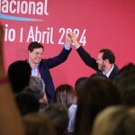 Besteiro, acompañado de Óscar Puente. 
