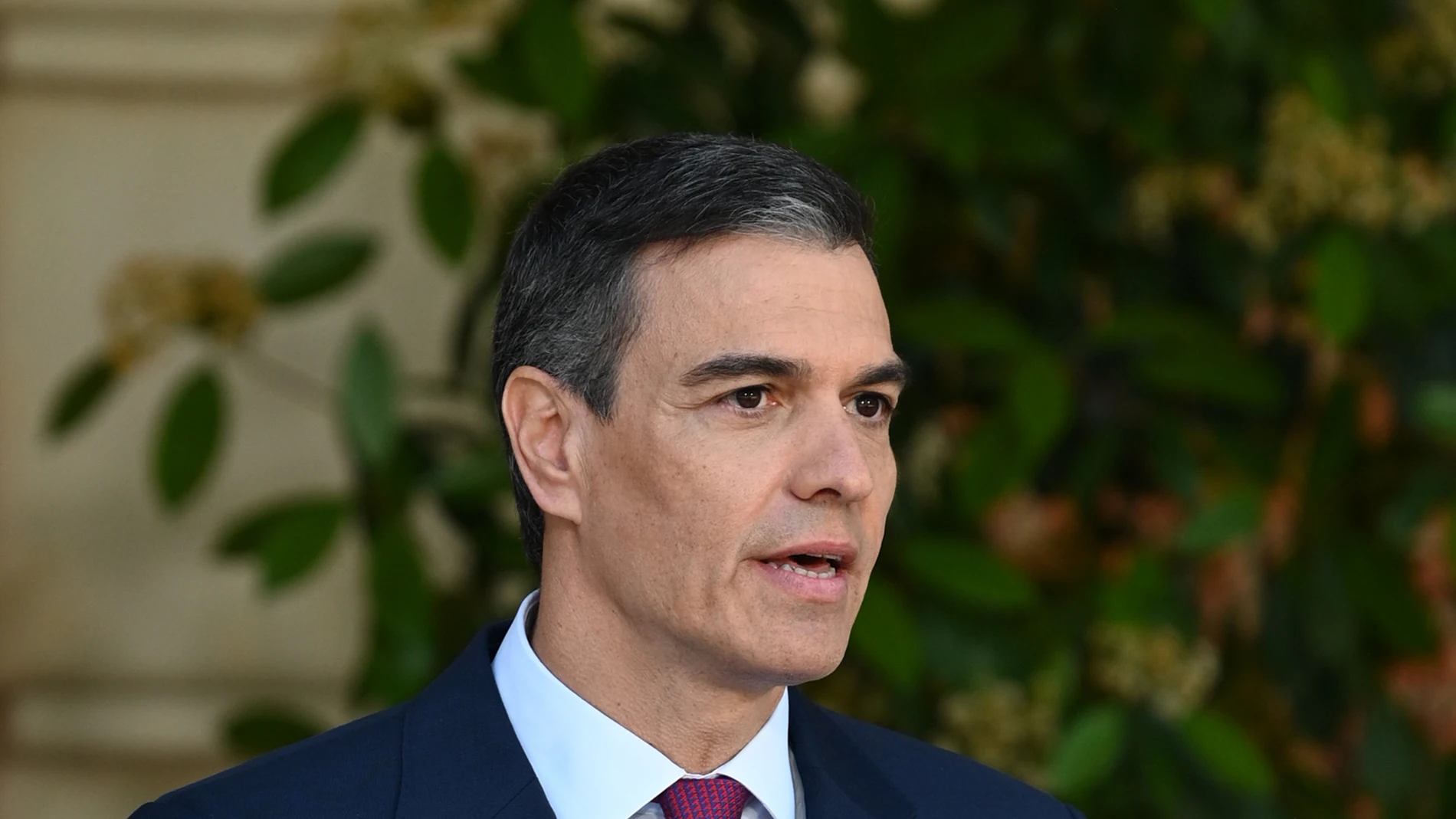 MADRID, 29/04/2024.- El presidente del Gobierno, Pedro Sánchez, durante su comparecencia institucional en La Moncloa, en la que ha comunicado este lunes que ha decidido seguir al frente del Ejecutivo "con más fuerza si cabe" tras el periodo de reflexión que se ha tomado en los últimos días ante lo que considera una campaña de acoso y derribo contra él y contra su esposa. EFE/Moncloa/Borja Puig de la Bellacasa -SOLO USO EDITORIAL/SOLO DISPONIBLE PARA ILUSTRAR LA NOTICIA QUE ACOMPAÑA (CRÉDITO O...