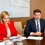 La consellera de Medio Ambiente, Salomé Pradas, y el alcalde de Alicante, Luis Barcala, hoy en Valencia.