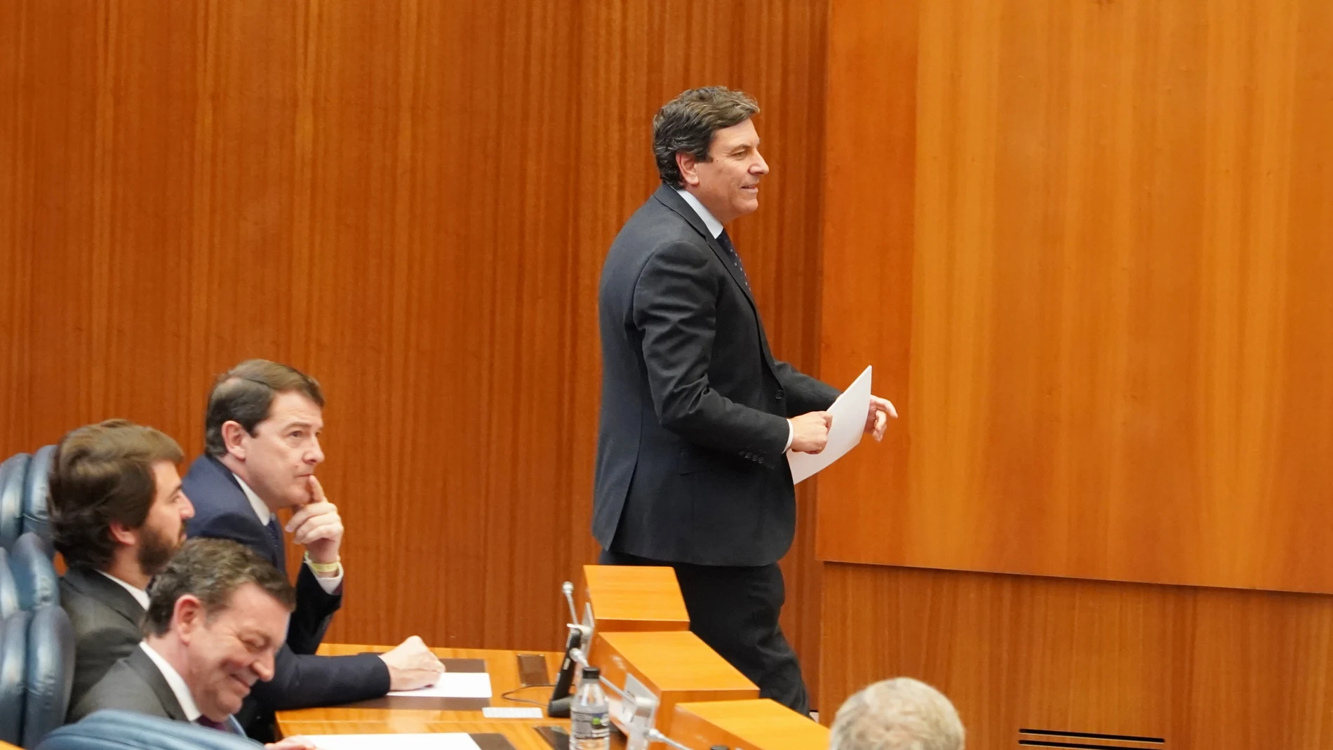 Fernández Carriedo se dirige al estrado para presentar los Presupuestos