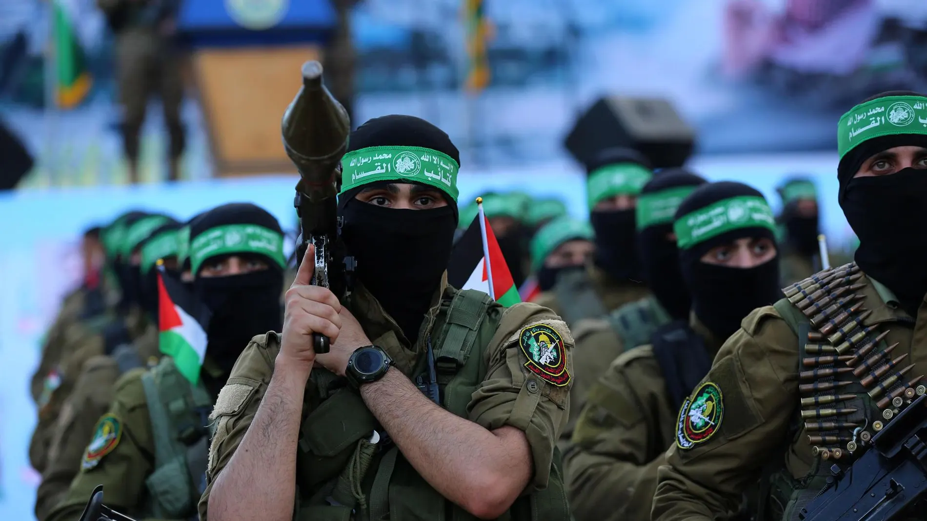 O.Próximo.- El brazo armado de Hamás lanza proyectiles desde el sur de Líbano contra una base en Israel