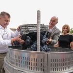 El presidente de la Diputación de Segovia, Miguel Ángel de Vicente, participa en la Fiesta de la Vendimia