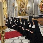 Las religiosas durante la ceremonia presidida por Enrique Benavent