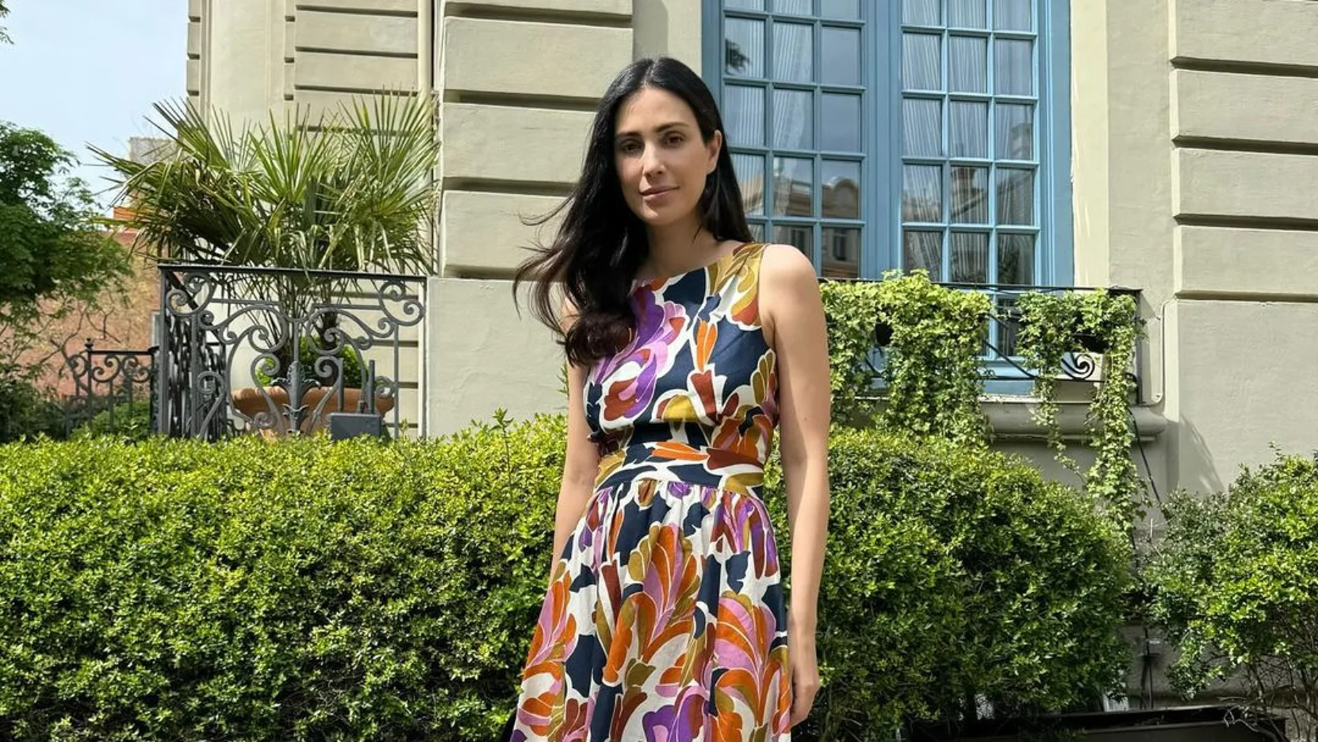 Sassa de Osma con vestido floral.