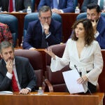 Ayuso dice que Sánchez es "el fango" que usa esa estrategia de "manera dictatorial": "No tenemos que ceder ni un pelo"