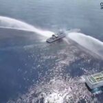 Dos guardacostas chinos acosan con cañones de agua a un guardacostas filipino