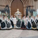 La alcaldesa, Begoña Carrasco, con las Reinas de las fiestas y sus cortes