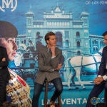 Tres madrileños vestidos de goyesco esta tarde en Las Ventas