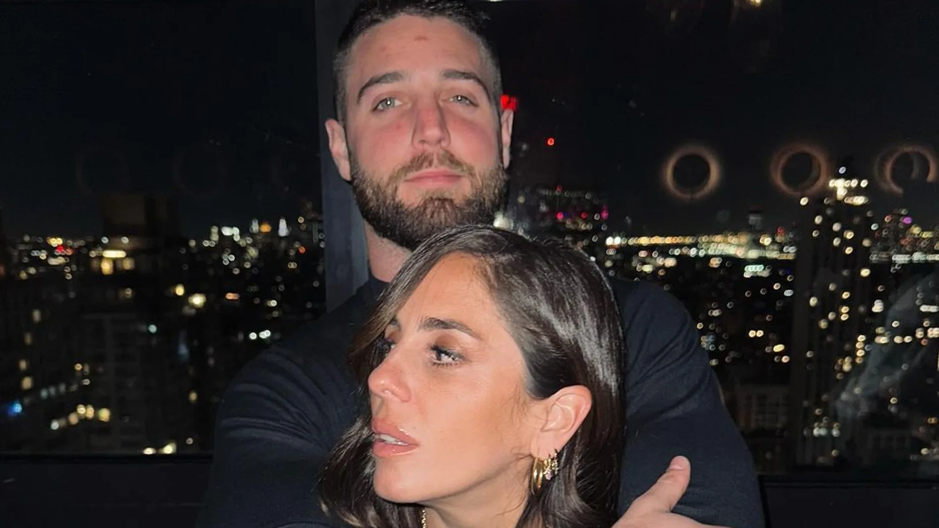 Anabel Pantoja junto a su pareja David