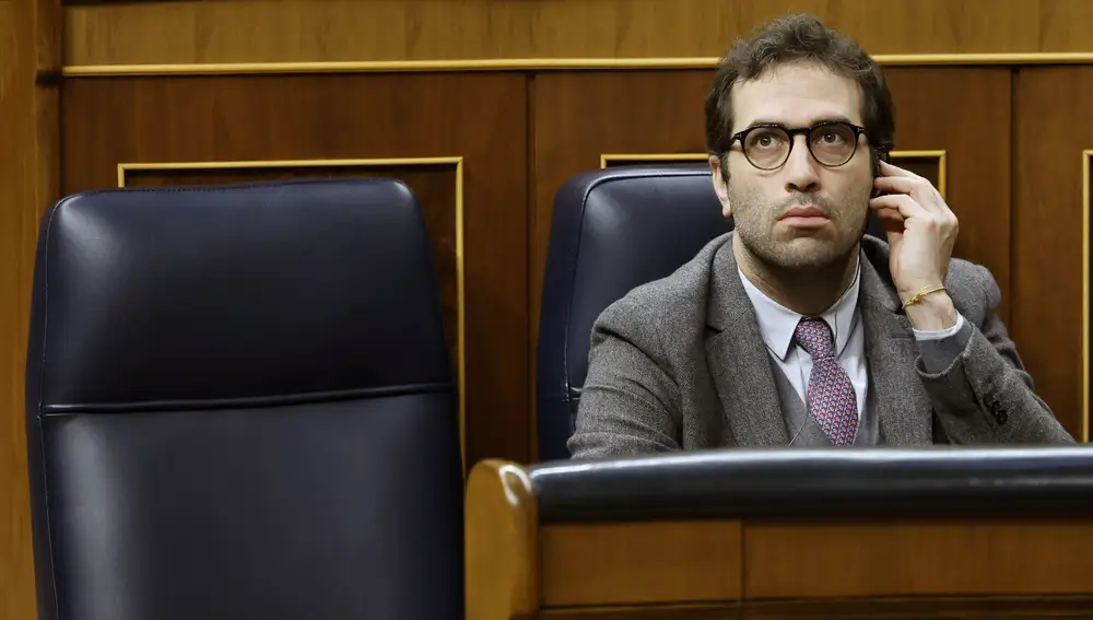 El ministro de Economía Carlos Cuerpo durante una sesión de control al Gobierno en el Congreso.
