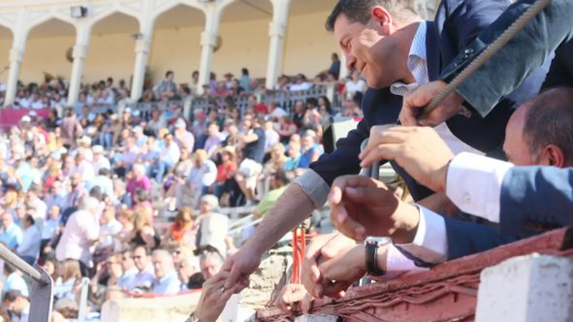 El presidente de Castilla-La Mancha, Emiliano García-Page, asiste a la tradicional corrida de toros a beneficio de Asprona, en Albacete