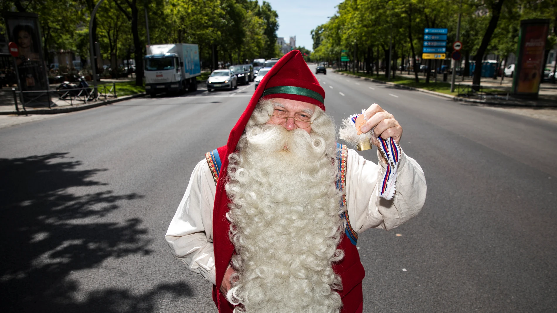 Papá Noel, Santa, visita Madrid a través de la embajada de Finlandia.