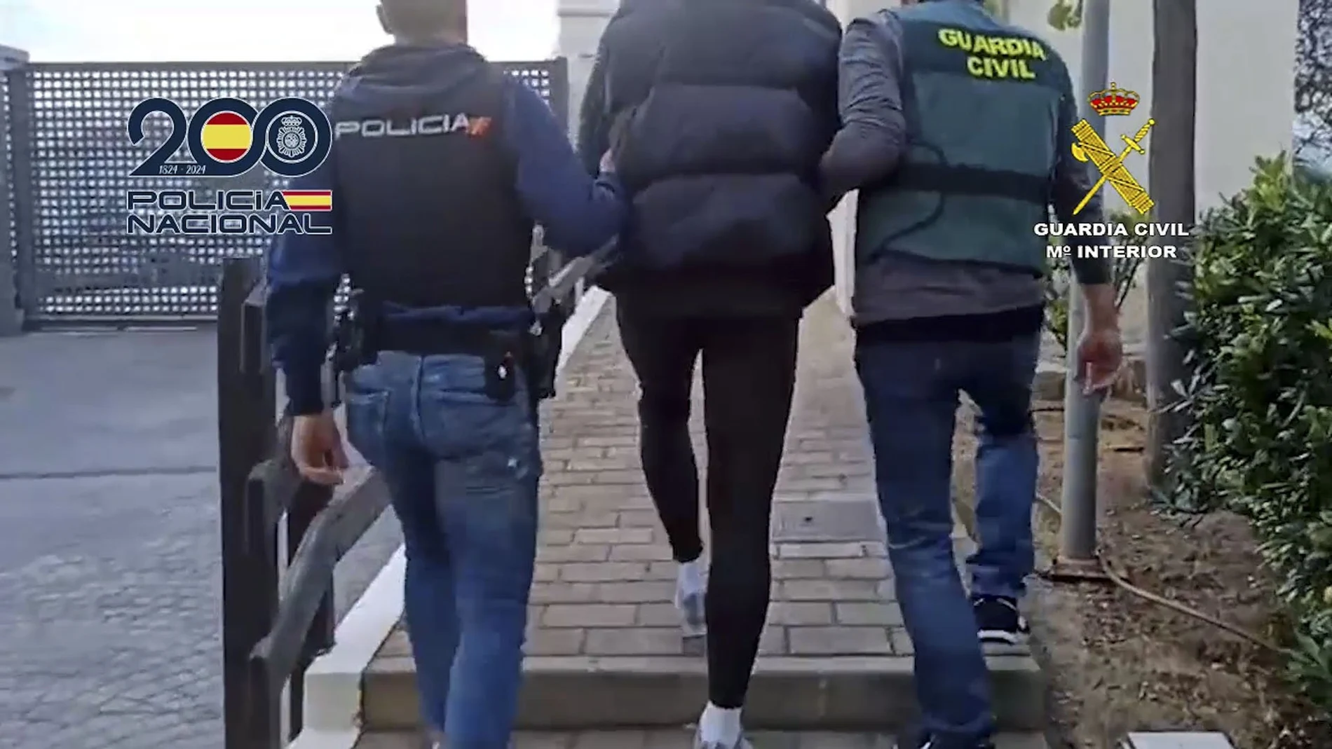 La Guardia Civil ha registrado inmuebles en Maspalomas (Gran Canaria) con motivo de la desarticulación de una red dedicada a vender por internet gominolas impregnadas de drogas de síntesis por Europa.