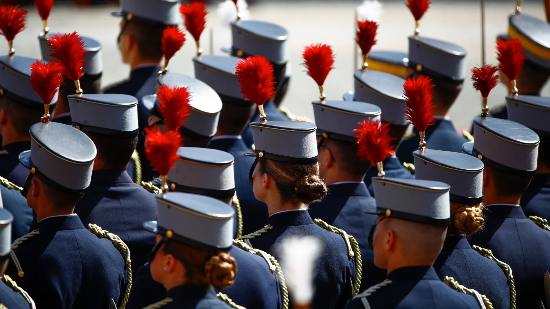 ZARAGOZA, 04/05/2024.- Varios cadetes entre los que se encuentra la princesa Leonor durante el acto conmemorativo del XL Aniversario de la Jura de Bandera de la XLIV Promoción de la Academia General Militar, promoción del rey Felipe, este sábado en la Academia General Militar (AGM) de Zaragoza. EFE/ Javier Cebollada