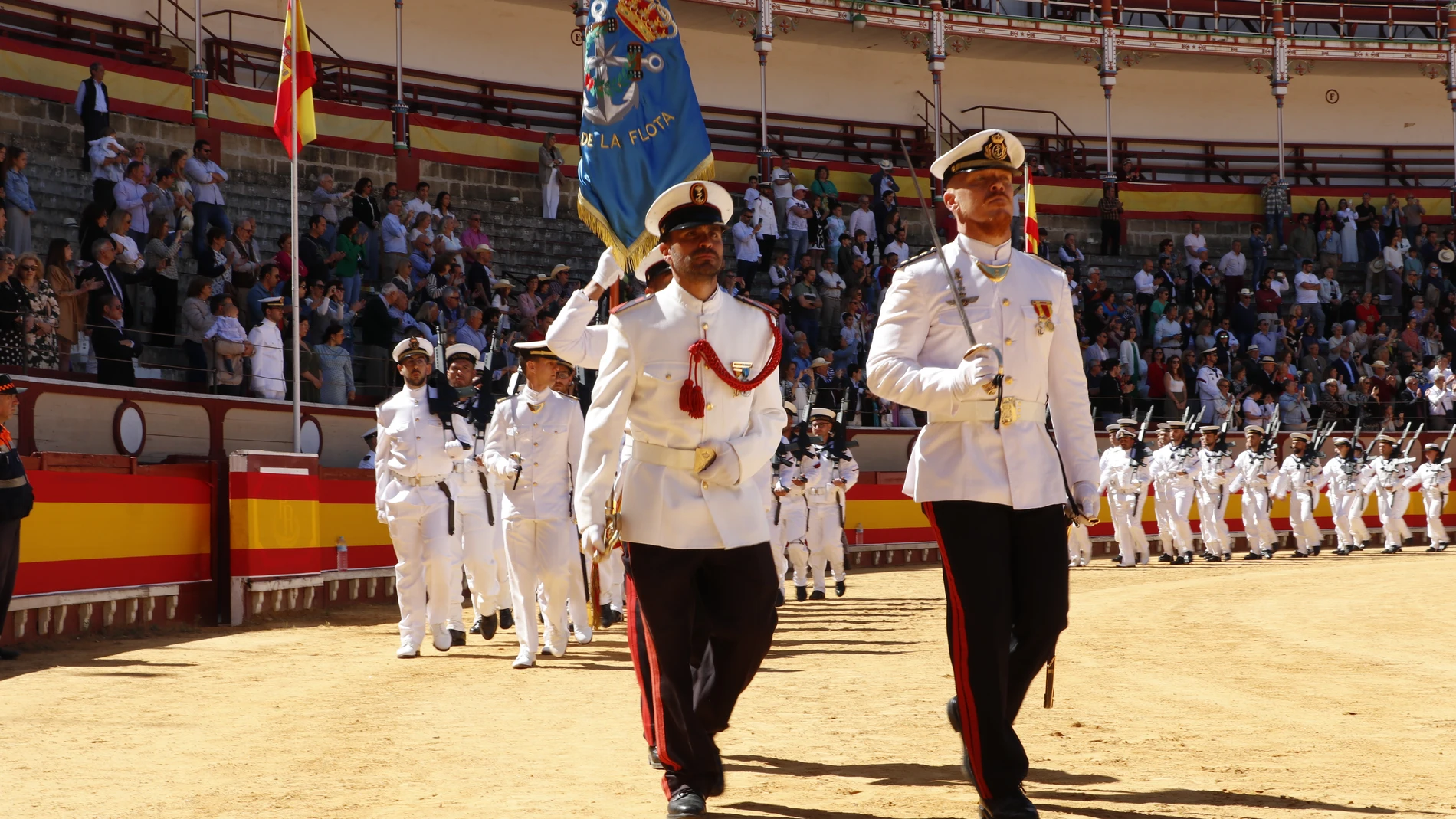 Quinientos ciudadanos juran bandera en la plaza de toros de El Puerto de Santa María