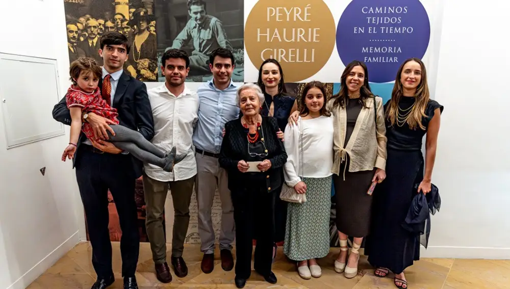 Annamaria Girelli con parte de su descendencia