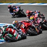 Pedro Acosta, detrás de Zarco, en la carrera del GP de España en Jerez