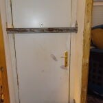 La plantación de marihuana se encontraba oculta en una de las estancias de la vivienda cuya puerta de acceso estaba disimulada por un espejo de grandes dimensiones