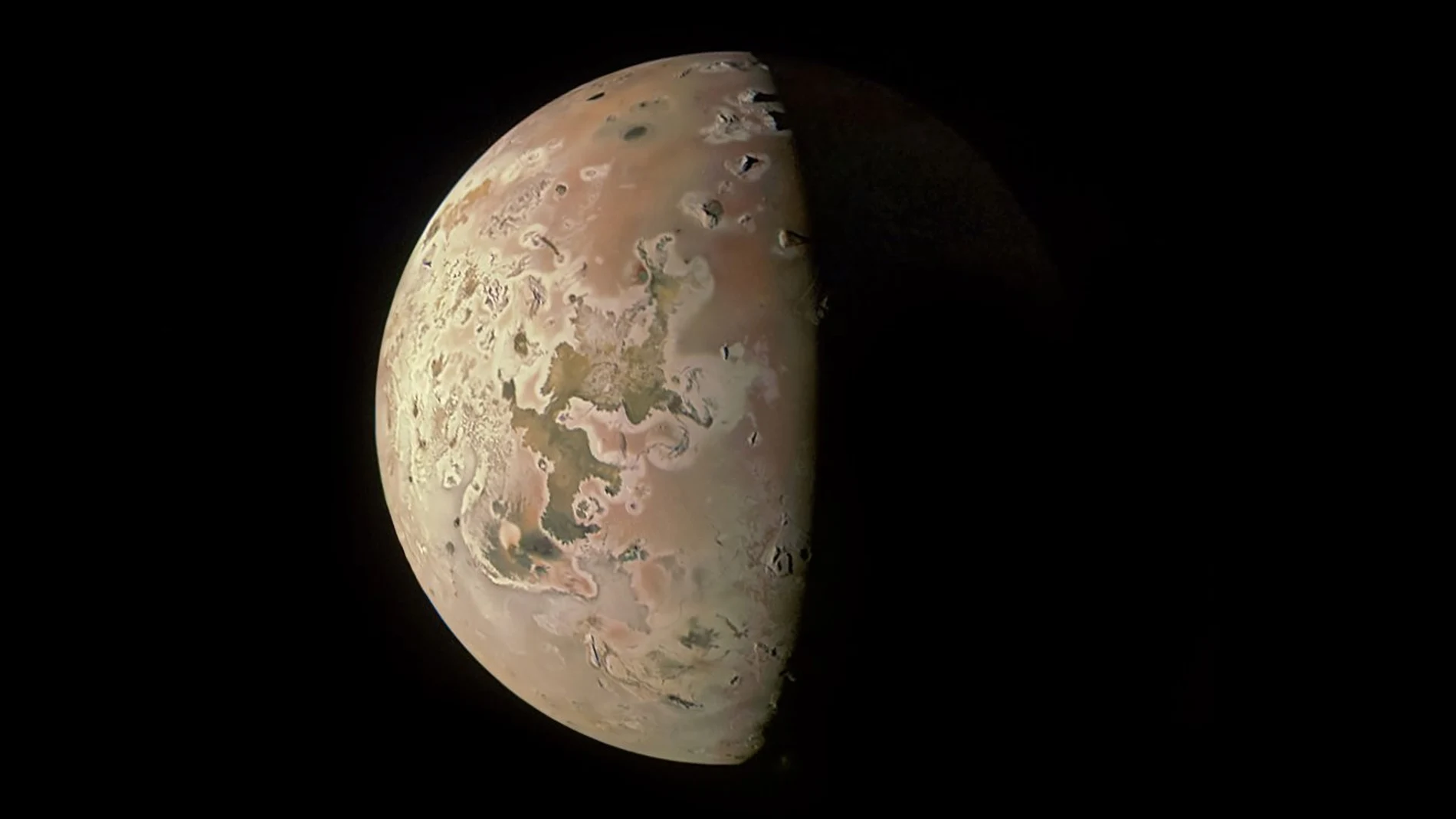 Luna Io captada por la nave Juno de la NASA