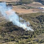 AMP.- Sucesos.- Efectivos trabajan en la extinción de un incendio en la Sierra de San Miguel, en Calasparra (Murcia)