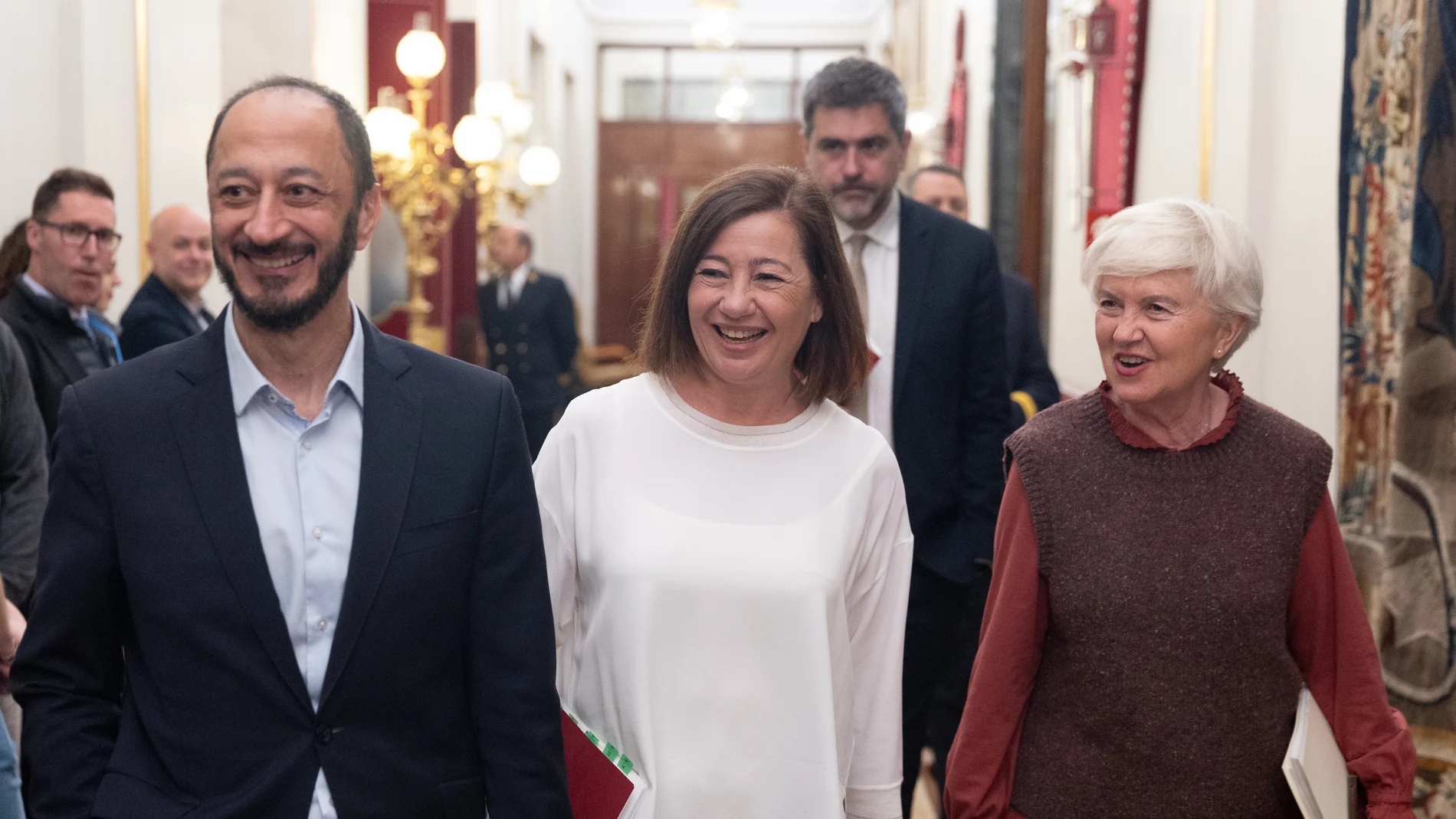 El vicepresidente del Congreso, Alfonso Rodríguez Gómez de Celis; la presidenta de Congreso, Francina Armengol, y la portavoz adjunta del PSOE en el Congreso, Isaura Leal, su llegada a una reunión de la Mesa del Congreso de los Diputados, a 7 de mayo de 2024, en Madrid (España).