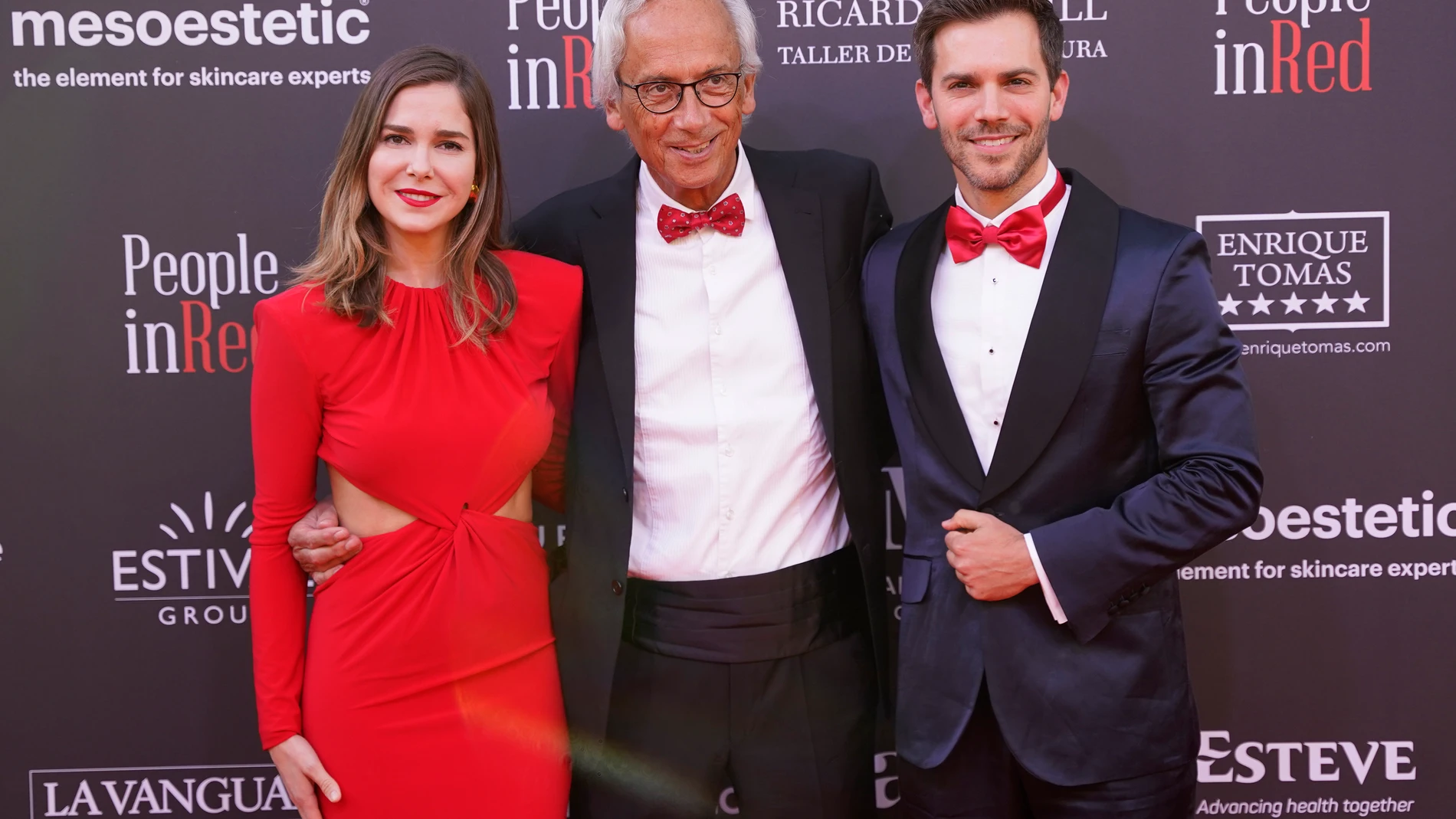 Bonaventura Clotet People in red