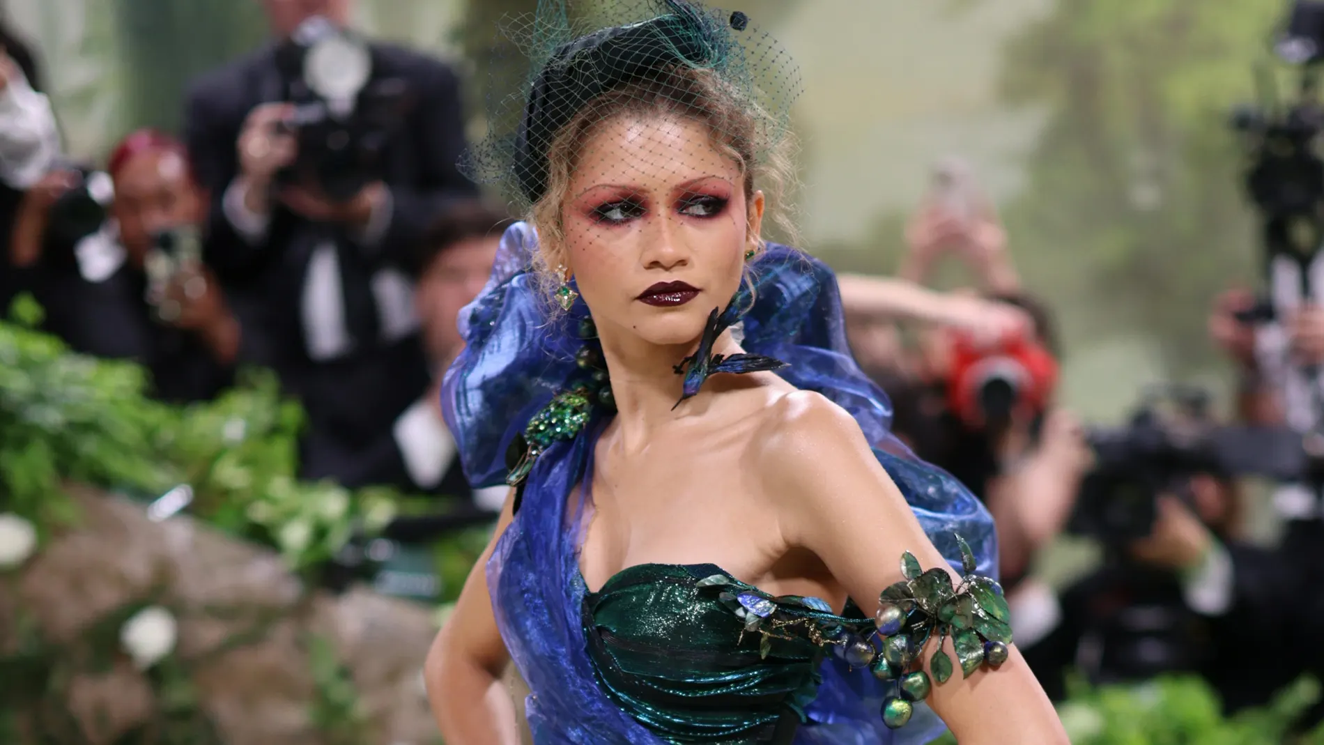 New York (United States), 06/05/2024.- Zendaya arrives on the red carpet for the 2024 Met Gala, the annual benefit for the Metropolitan Museum of Art's Costume Institute, in New York, New York, USA, 06 May 2024. The event coincides with the Met Costume Institute's spring 2024 exhibition, 'Sleeping Beauties: Reawakening Fashion,' which will take place from 10 May to 02 September 2024. (Moda, Nueva York) EFE/EPA/JUSTIN LANE