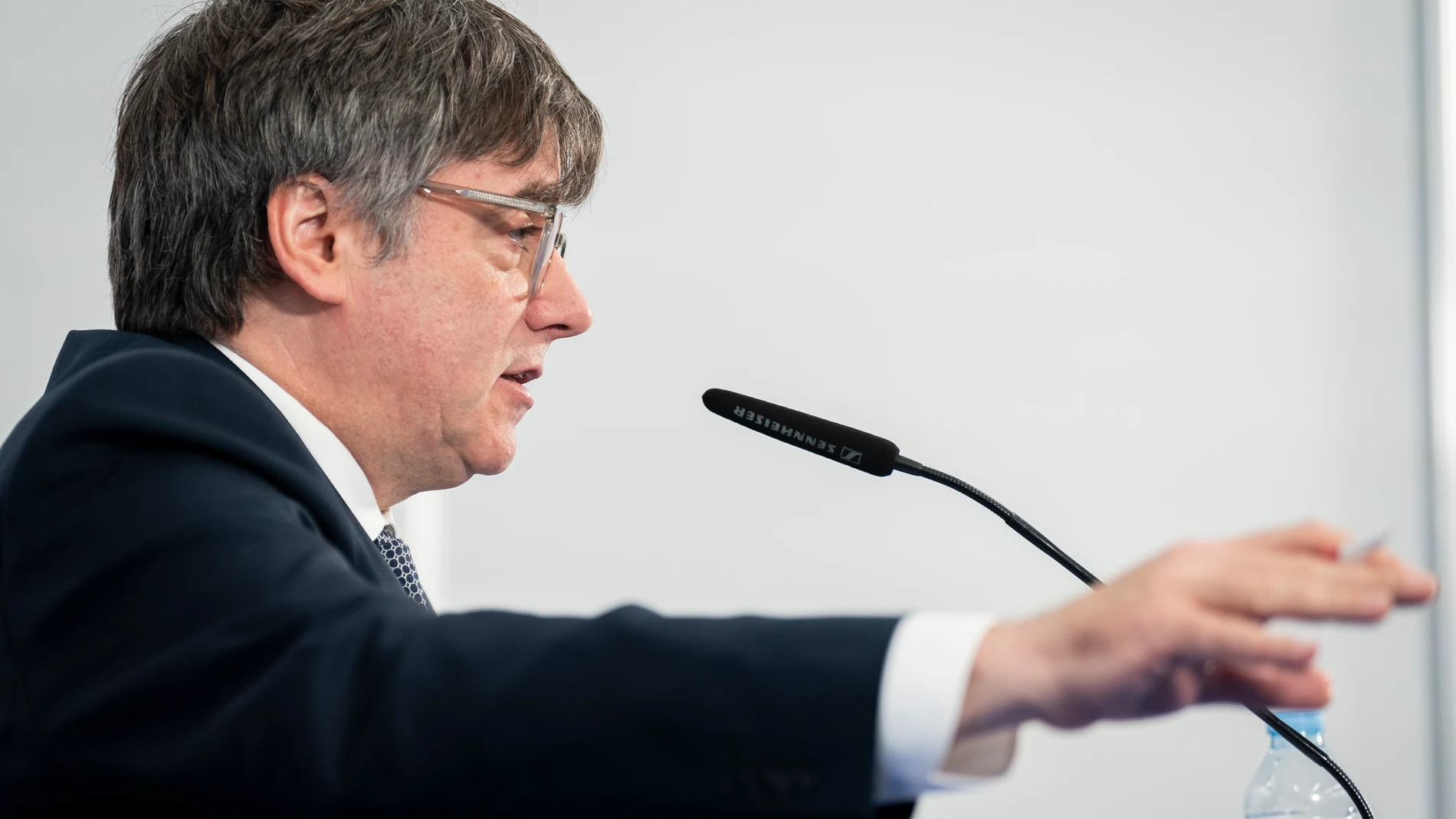 GRAFCAT3986. ARGELÈS-SUR-MER, 07/05/2024.- El expresidente de la Generalitat y cabeza de lista de JxCat, Carles Puigdemont, durante su participación este martes en el ciclo de ruedas de prensa organizado por la Agencia EFE con motivo de la campaña de las elecciones catalanas del 12 de mayo. EFE/David Borrat
