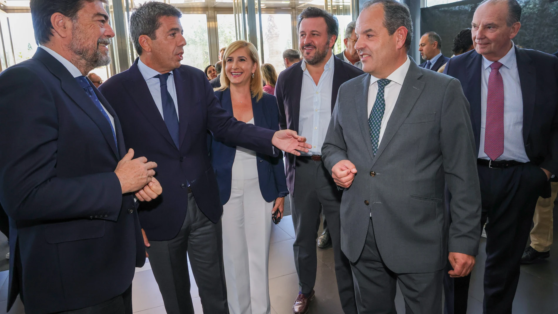 Hoy se ha presentado en Alicante el informe de impacto económico que avala la necesidad de la segunda pista del aeropuerto de Alicante-Elche Miguel Hernández