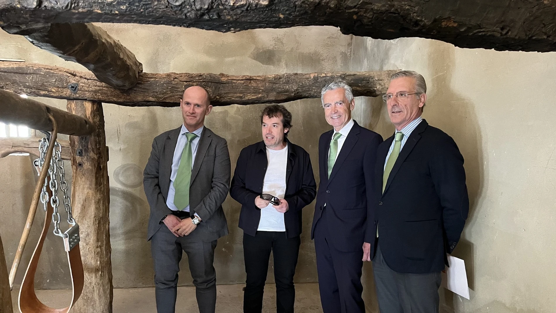 El delegado de Iberdrola en Castilla y León, Miguel Calvo, el alcalde del municipio, Diego Rodriguez, el presidente de la Fundación Iberdrola España, Fernando García, y el director de Iberdrola Renovables en Castilla y León, Fernando Martínez Riaza