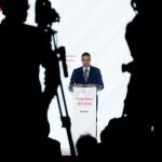 El presidente del Gobierno, Pedro Sánchez, interviene durante la clausura de la Asamblea anual del Instituto de la Empresa Familiar (IEF), en el Teatro Real, a 8 de mayo de 2024, en Madrid (España).